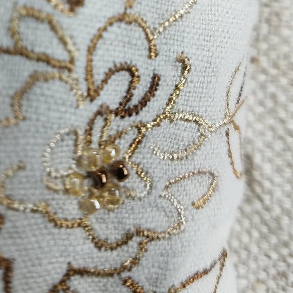 Erika Women's Embroidered Embellished XL Capri Pants - Picture 9 of 15